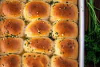 Buttery Garlic Dinner Rolls