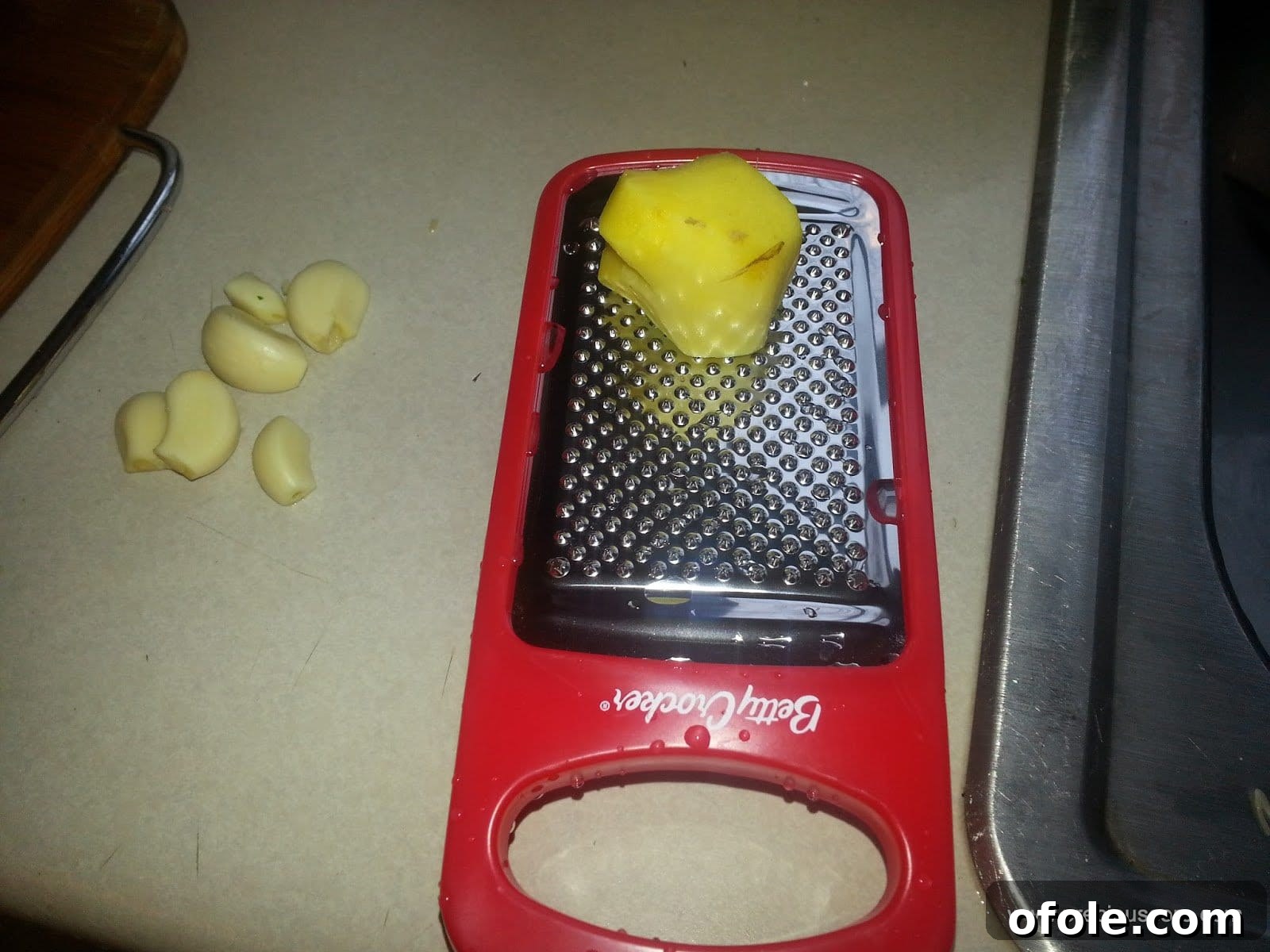Grated or blended mixture of aromatic garlic and ginger, perfectly prepared for adding to the flavorful sauce base.