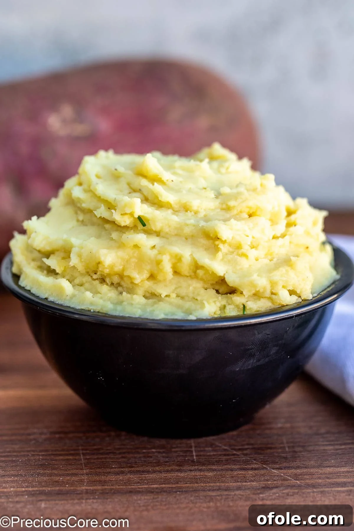 Velvety White Sweet Potato Puree 3 Mashed white sweet potatoes in a black bowl.