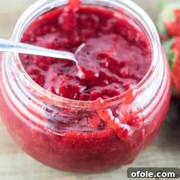 How to make jam without sugar - a close-up of the finished healthy strawberry jam.